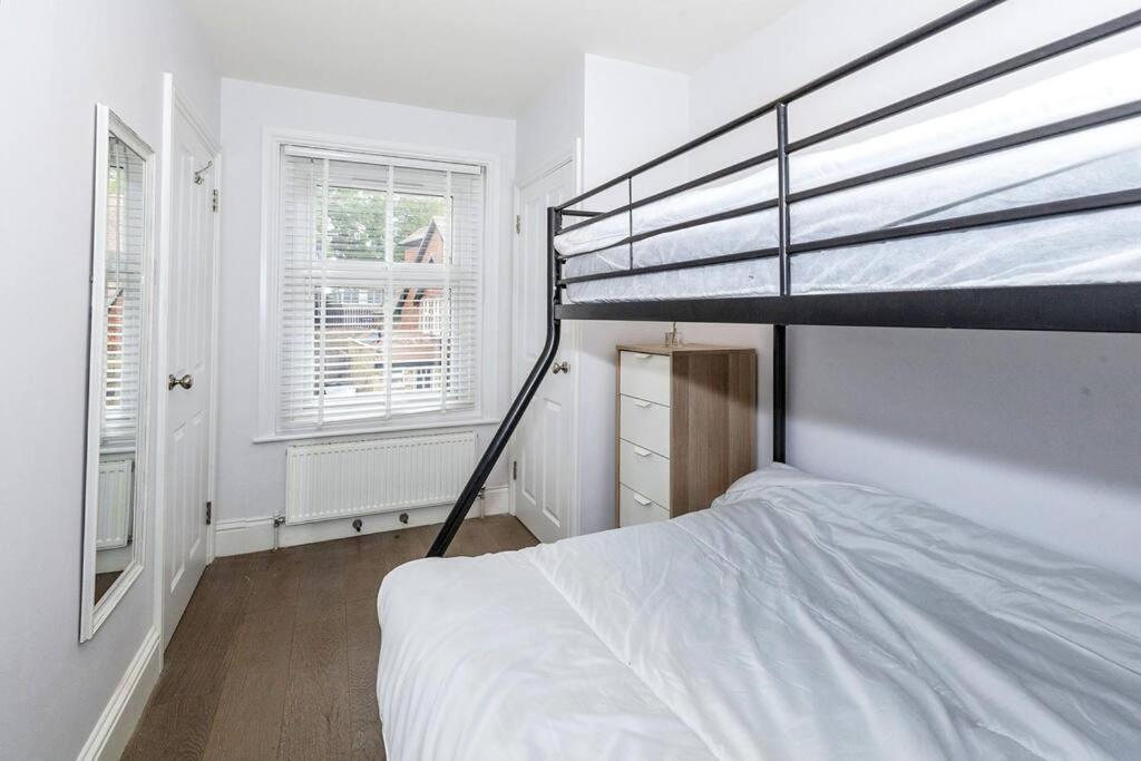 Lovely 2-Bed In Windsor Free Parking, 1 Mile From Legoland Dış mekan fotoğraf