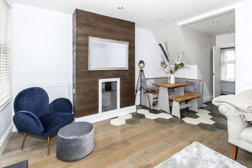 Lovely 2-Bed In Windsor Free Parking, 1 Mile From Legoland Dış mekan fotoğraf